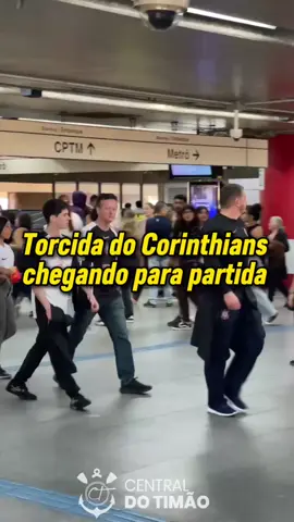 Fiel chegando! 🏴🏳️ Confira a chegada da torcida do Corinthians aos arredores da Neo Química Arena para acompanhar o confronto contra o Fortaleza, às 16h. 🎥 Rodrigo Oliveira / Central do Timão #corinthians #centraldotimao #timao #sccp #coringao  