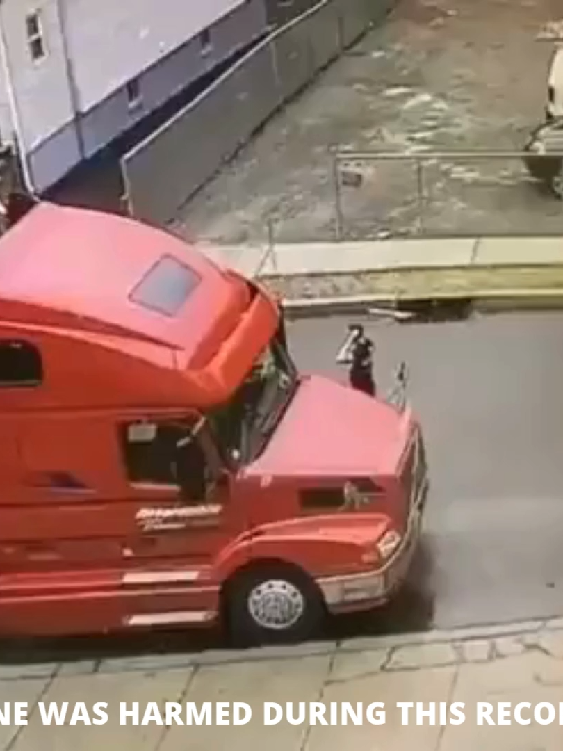 This is WHY You Always Conduct a Risk Assessment – Forklift Falls Off Curb, Crushing Truck🤯 @safetyfails_1 - Let’s Increase Workplace Safety #accidents #construction #construção #safetyfirst #maintenace #oilchange #laddersafety #safety #risky #training #fails #crane #cpr #cranefails #welding #oil #warehouse #accident #slip #risk #forklift #forkliftoperator #truck #trucking