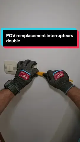 🔧 Remplacement d'interrupteurs double anciens en POV ASMR !   Je démonte les anciens modèles et j'installe des interrupteurs Legrand tout neufs.   Un moment satisfaisant en mode bricolage silencieux 🎧🛠️ #bricolage #électricité #asmr #interrupteur #legrand #povbricolage #DIY #renovation