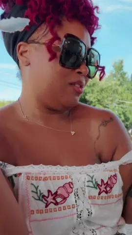 At this point, one of us is missing the plot and it’s not me! New vlog just landed and if i do say so myself, it’s good! 😉 #feliciajarrell #Vlog 