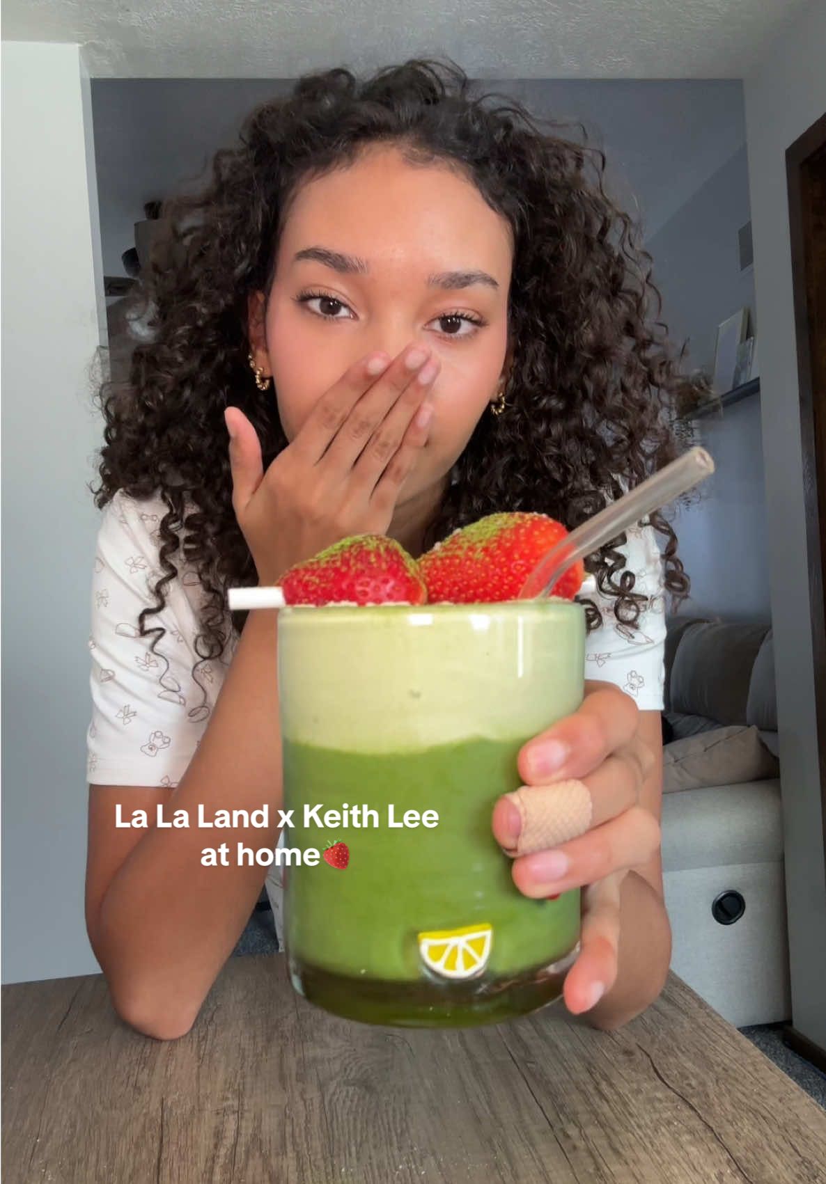 trying to recreate the la la land x Keith Lee matcha at home 🍓 I’m actually so happy with how this came out #matcha #matchalatte #lalalandcafe #keithlee using @nami matcha 