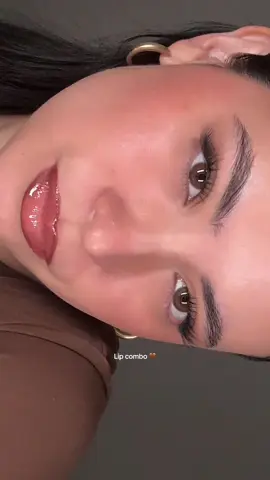 The weather says summer but I’m already I’m my fall lip era 🤎 Products;  @maccosmetics lip liner “plump” + lipstick “crème d’nude“ @Huda Beauty faux filler jelly oil “pink lady” #lipcombo #fallmakeup #falllipcombo #makeuptok #lipcombotutorial  