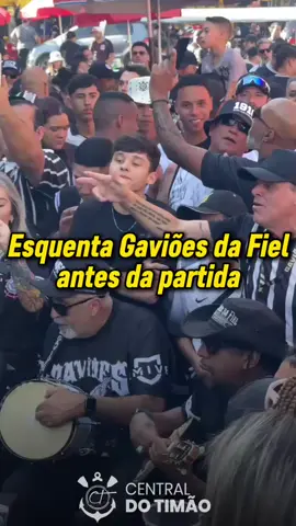 Esquenta! 🥁🏴🏳️ Confira o esquenta dos Gaviões da Fiel, a principal torcida organizada do Corinthians, no pré-jogo contra o Fortaleza. 🎥 Rodrigo Oliveira / Central do Timão #corinthians #centraldotimao #timao #sccp #coringao  