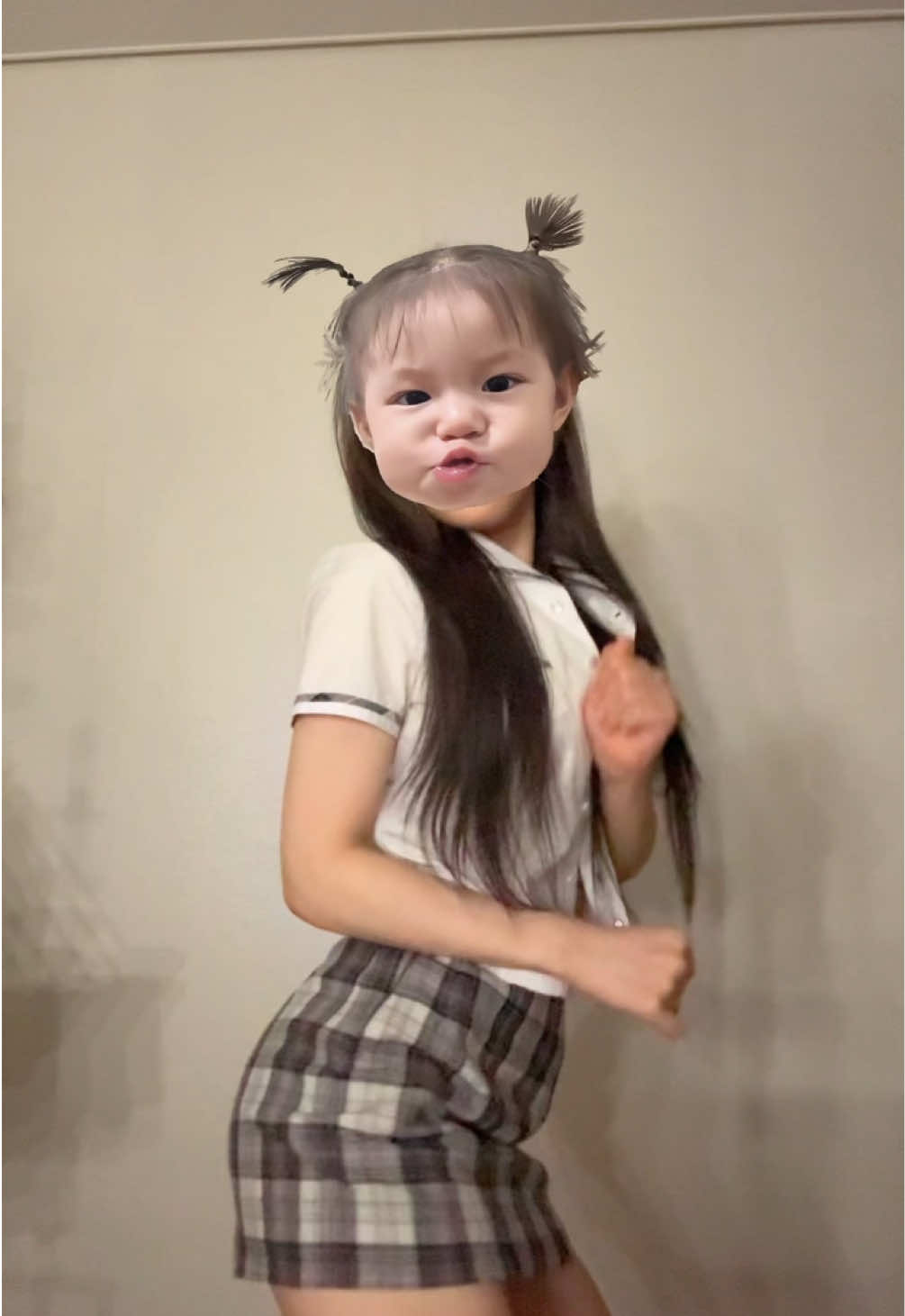 제 교복은 참 조신하답니다