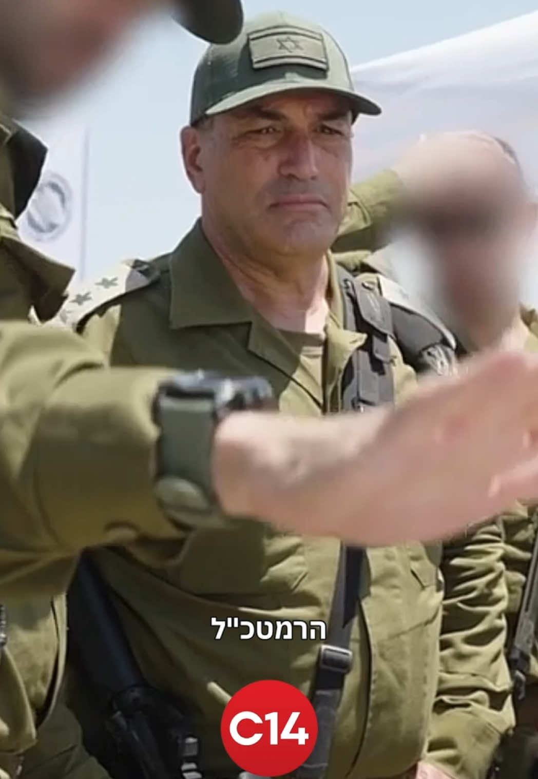 ⁨	“זה או להכריע או פשוט להרים ידיים”: נועם אמיר על המהלכים שיש לבצע כדי למוטט את ארגון הטרור חמאס 📸: רשתות ערביות, דובר צה״ל⁩ #c14 #foryou #חדשות #עזה #חמאס @noam_amir 