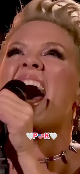 P!nk - Who Knew. @P!NK  #pink #whoknew #00s #poprock #music #live #⚜️DavidsSaint-Claire⚜️ #diemusikmaschine🖤