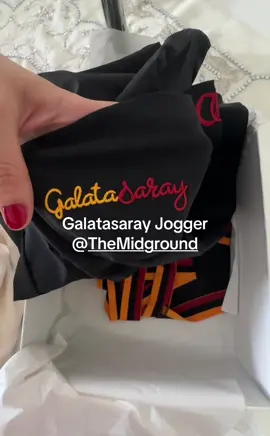 Gördüğüm en güzel pantolon olabilirsin. @The Midground  #galatasaray #gsstore #themidground #pantolon #jogger #ürün #tiktok #akım #kesfet #öneri 