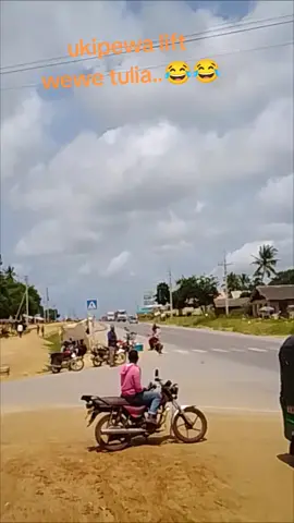 Ukipewa lift tulia..😂🤣🤣🤣#viraltiktok #fypシ゚ #foryoupage #mombasatiktokers #kilifitiktokers #mrtiktok #Chimakeke #makemefamous #goviral 