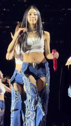 chemicalhypeboi chaeyo.0 is so 🔥🔥🔥#kgirlsfun  #twice #트와이스 #chaeyoung #채영 #sana #사나 #tzuyu #쯔위 #jihyo #지효 #mina #미나 #momo #모모 #jeongyeon #정연 #dahyun #다현 #nayeon #나연 #fancam #focus #live #kpop #lollapalooza #2025 #chicago #frontrow #barricade #thisisfor
