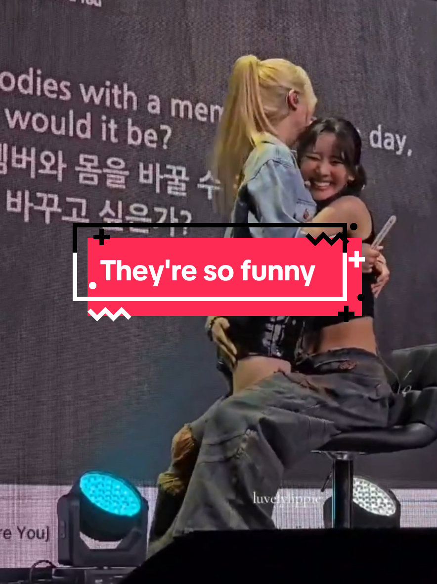Yoohyeon took her chance and ran with it lol. Sua and Yoohyeon are always so funny #fyp #Sua #Yoohyeon #fancam #concert #tour #foryoupage #Dreamcatcher #UAU #Jiu #fypシ 