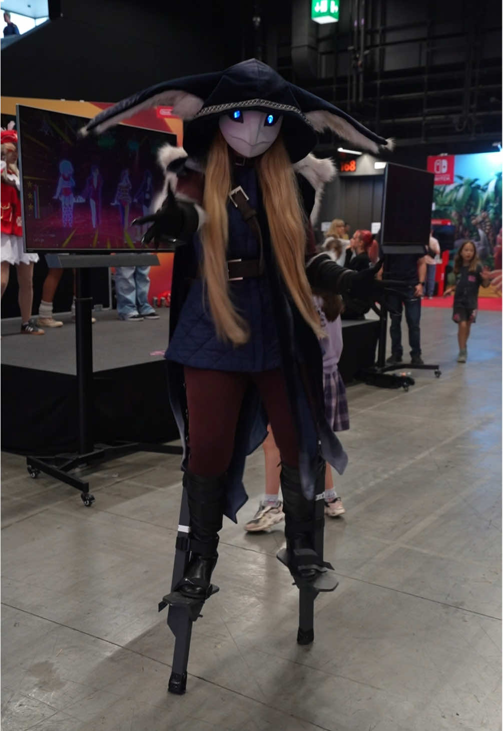 Just a random video when I was #dancing to the music in the hall! Would you #dance with me? #ithathornwell #dancechallenge #dancetutorial 