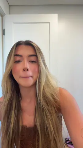 Juro, a seta no chão. Num fiz nada me deixem quietinha no meu canto 🤍