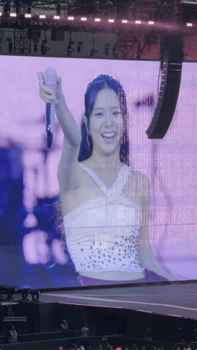 Jisoo qui essaye le 