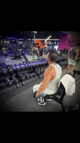 Entrenamiento de hombro #Fitness #gymrat #ampedfitness #motivationgym #viraltiktok #shoulderworkouts @Amped Fitness 