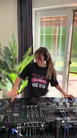Longer version of this Tech House Mix now available on my YouTube channel - you can’t miss it 🫶❤️‍🔥🎶 #djgirl #techhouse #realdjing #dj #djset 