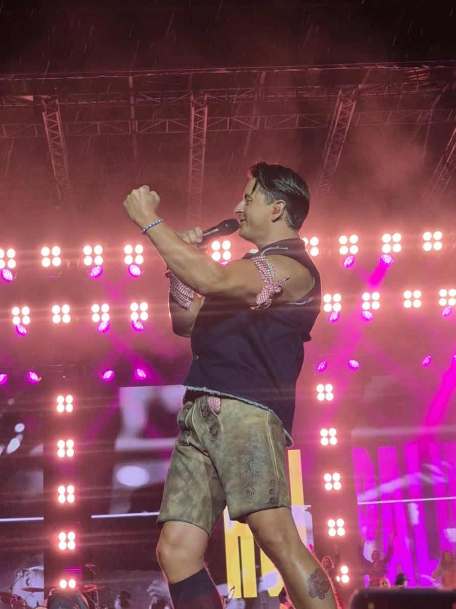 Andreas Gabalier München ! Ein wunderschönes Konzert und ein Traummann ! ❤️ #andreasgabalier #music #wunderschön #münchen #konzert #cool #tiktok #fyp #königsplatz 