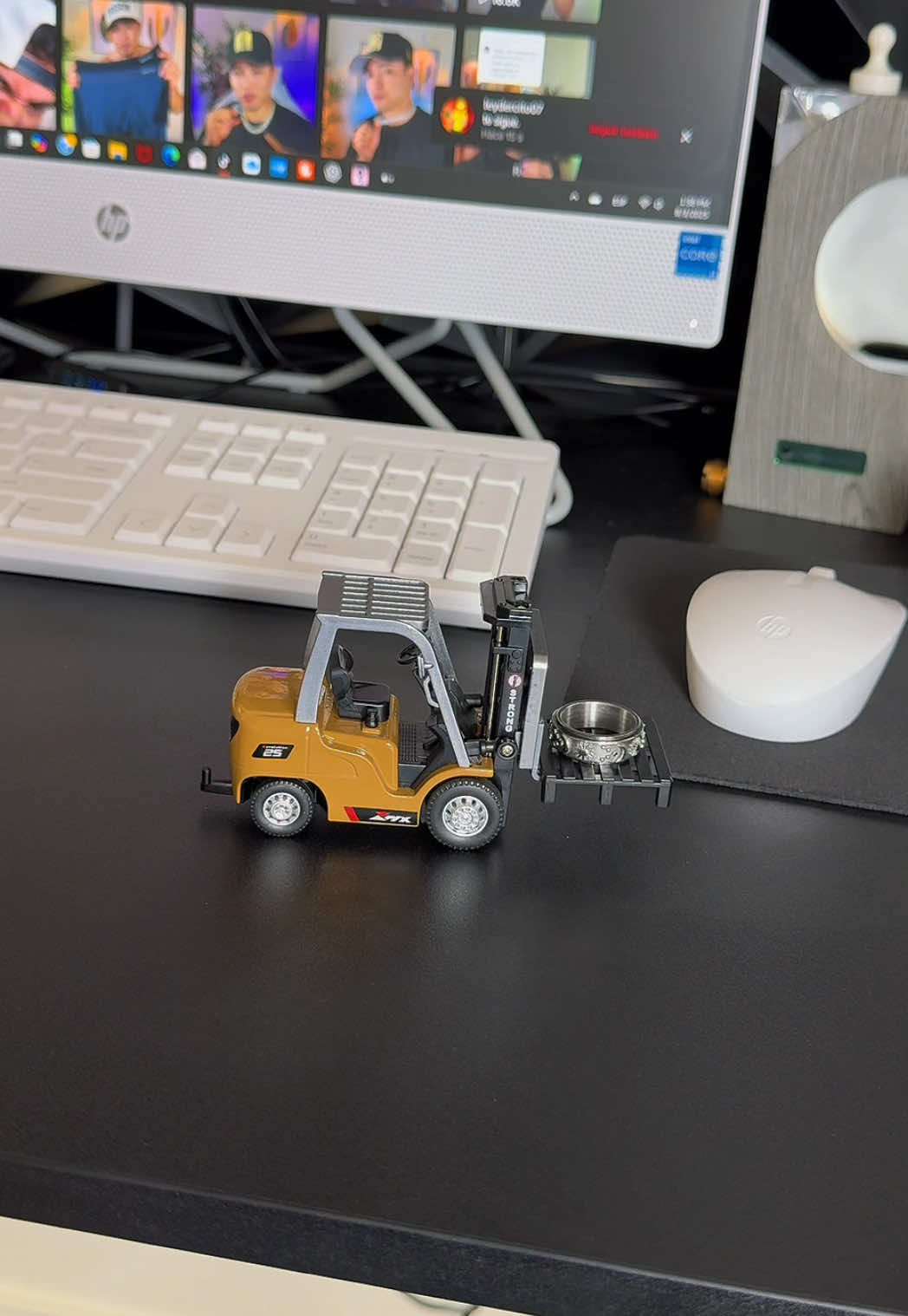 No necesitas licencia para conducir este poderoso mini forklift 😂 Está muy divertido! #miniforklift #driftrc #kidstoys #brrrrt #toys #constructionvehicles #tiktokshop #jdavidhernandez😎 