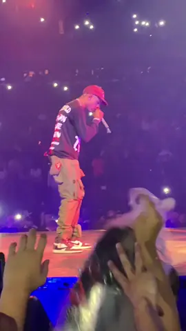 This transition of Travis Scott harmonizing SKELETONS into ASTROTHUNDER never gets old, I miss this tour 😪 #astroworld #concert #festival #2018 #cactusjack #fyp #travisscottconcert 