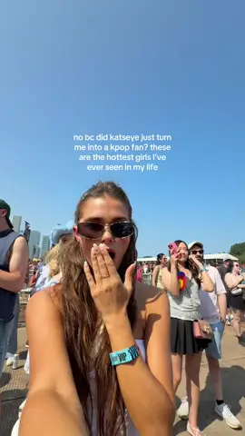 the talent?!?! they can’t be real #katseye #lollapalooza #katseye_gnarly #kpop #katseyelollapalooza 