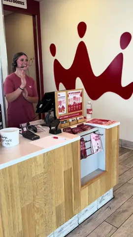 So exciting when someone knows sign language! @micah🪽 #asl #signlanguage #deaf #fyp 