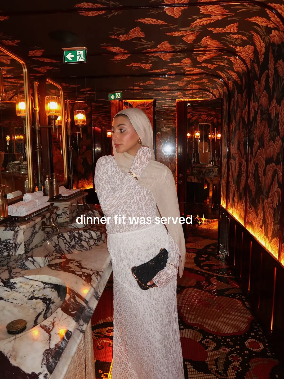 Nothing like a lace moment & a girl dinner  #modestfashion #hijab #arab #lisbon #girlstrip #maxidress 