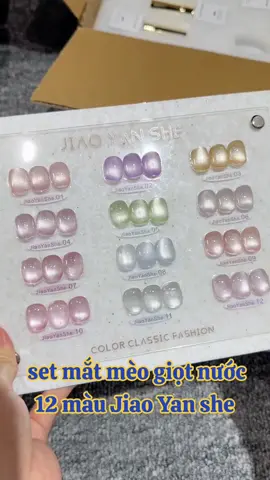 ✨ Mắt mèo giọt nước ánh hồng – JIAO YAN SHE | Bộ 12 chai cực xinh đã cập bến! ✅ Bộ sưu tập 12 màu mắt mèo ánh hồng lung linh, siêu trendy đến từ JIAO YAN SHE. 🔥 Trend 2025 gọi tên mắt mèo giọt nước, ánh nước – chị em nhanh tay rinh một set để không tụt mood nhé! 🎨 Set 12 màu được tuyển chọn kỹ lưỡng, đi kèm bảng màu siêu tiện, nhìn là mê!