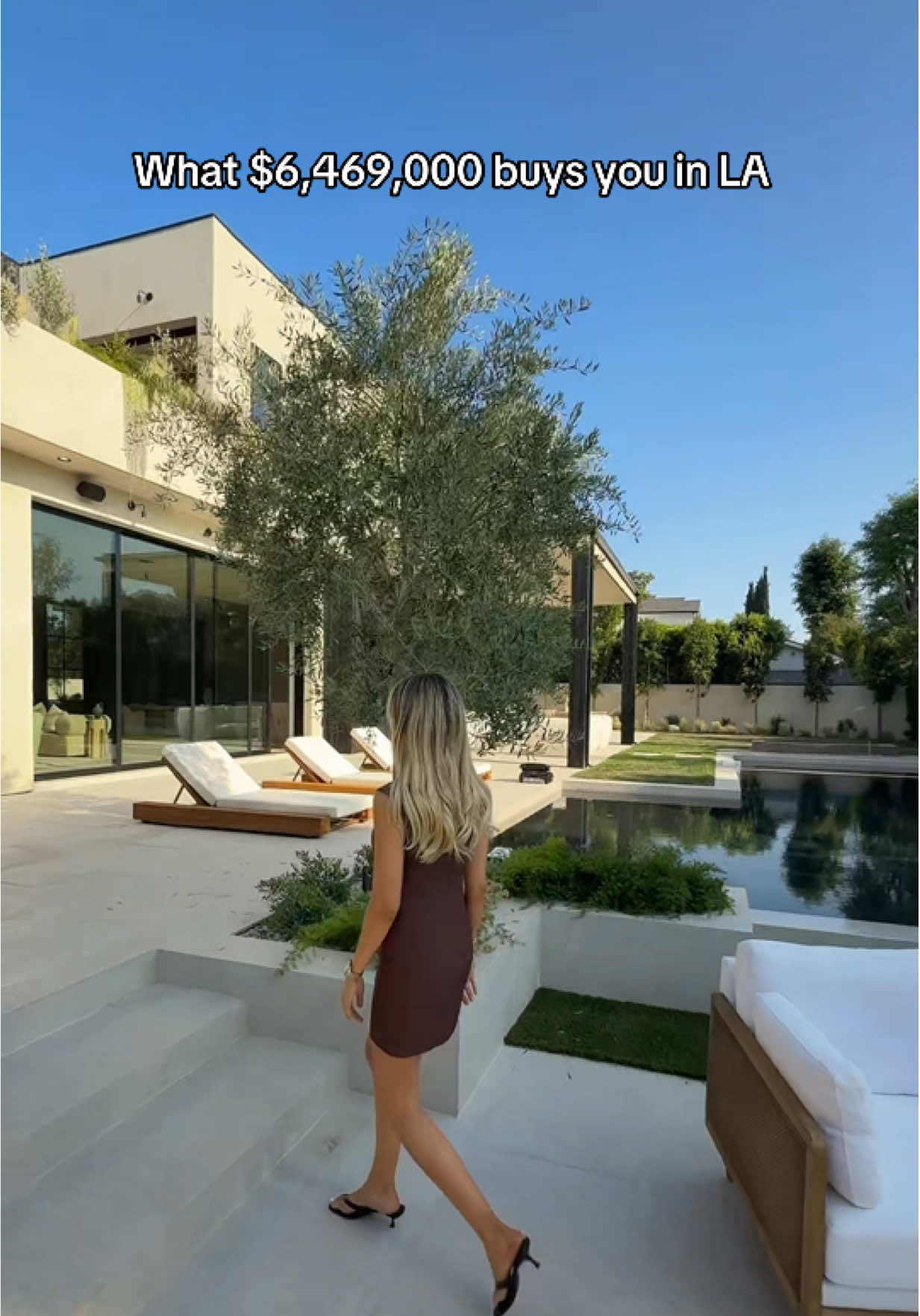 What just under $6.5mill buys you in Tarzana, LA. Built by EHD builders and for sale with Natalie Klevi #tarzana #larealestate 