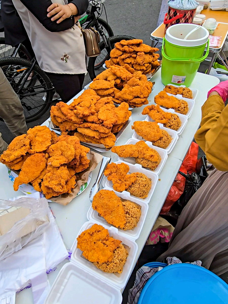 Laris Banget! Nasi Goreng Chiken Katsu Sampai Antri Panjang Di CFD Alun Alun Kudus @reniafashiongamis1   #yusuffardachannel #fyp #kulinertiktok #streetfood #kulinerviral #nasigoreng #kulinerkudus 