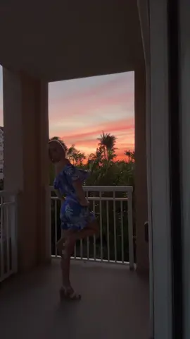 last night💙🤍 #aruba #jewelry #dresstoimpress #fy #inspo #makemefamous #song #fypシ #foryou #views #viralvideo #dress #blowthisup #tan #gyatt #gyat #sunset #arubaonehappyisland 