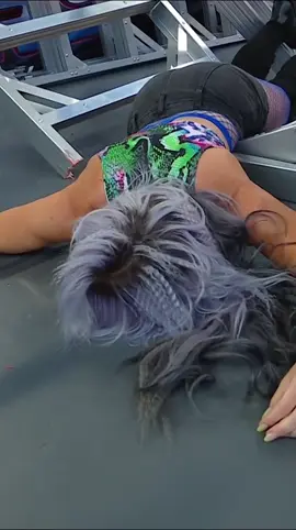 IS SHE OKAY!?!?! 😨😨😨 #WWE #SummerSlam #CandiceLeRae 