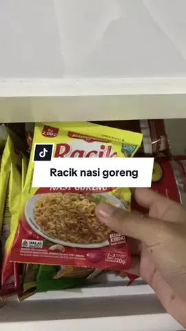 nasi goreng simple buat sarapan suami cukup pake bumbu racik aja😘 #resepsimple #masakansimple #dailylife #pasutri 