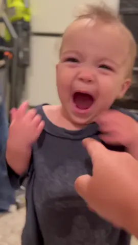 Never gets old. 😂😮 . . . . #prank #jumpscare #jump #scare #prankingmykids #characterbuilding #baby #prankingmybaby #zoeepoore 