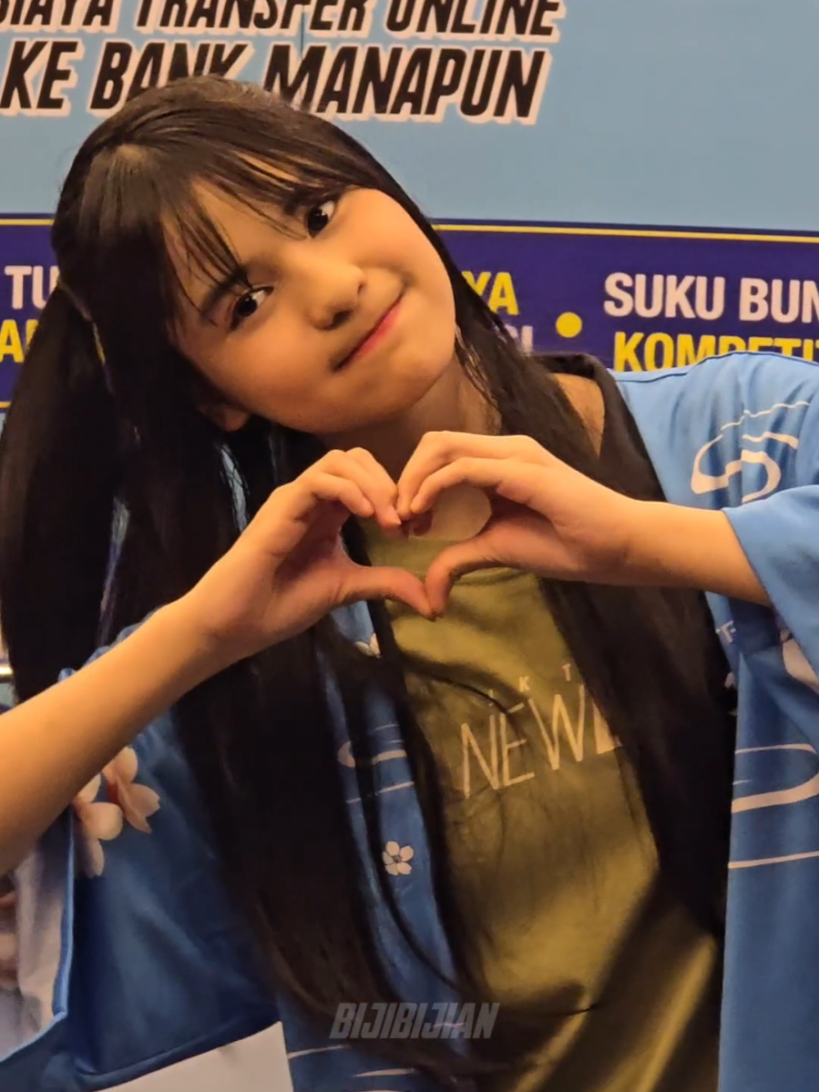 Pose 2shot Trisha JKT48 Booth Visit J-Trust Bank @jkt48.trisha  @TACT.ID #Cheerful  #jkt48 #fancam #trisha #banggat #ecin #gen12 #gen12jkt48 #oline #olinejkt48 