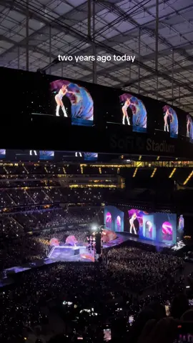 bring back eras summer 🩵 #taylorswfit #erastour #lan1 #sofistadium #missamericana 