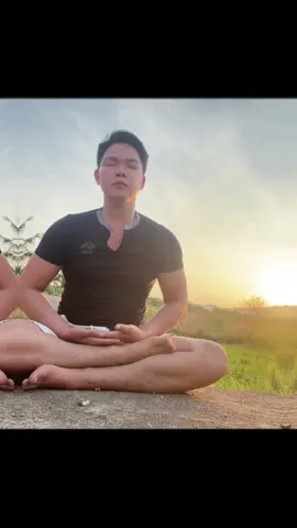 Đầu đội trời chân đạp đất   Vai trái gánh vác vk con # Vai phải gánh vác bame ông bà tổ tiên   Trên đầu hoài bão lớn lao giúp người giúp đời # Dưới chân cứu độ chúng sinh   Xong nhiện vụ trả lại cho trời cho đất toàn quyền quýt định 