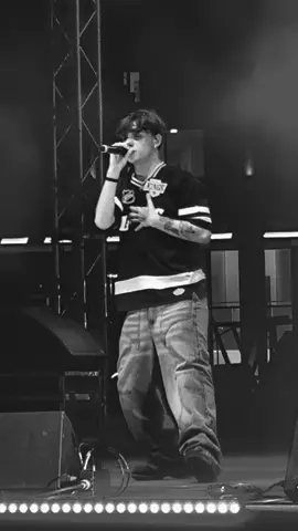 sento uno stadio nello stomaco @LUK3 🤍#foryou #fyp #perte #perte #vibes #luk3 #romalosa #salerno #radiokisskiss #pittipizzaandfriends 