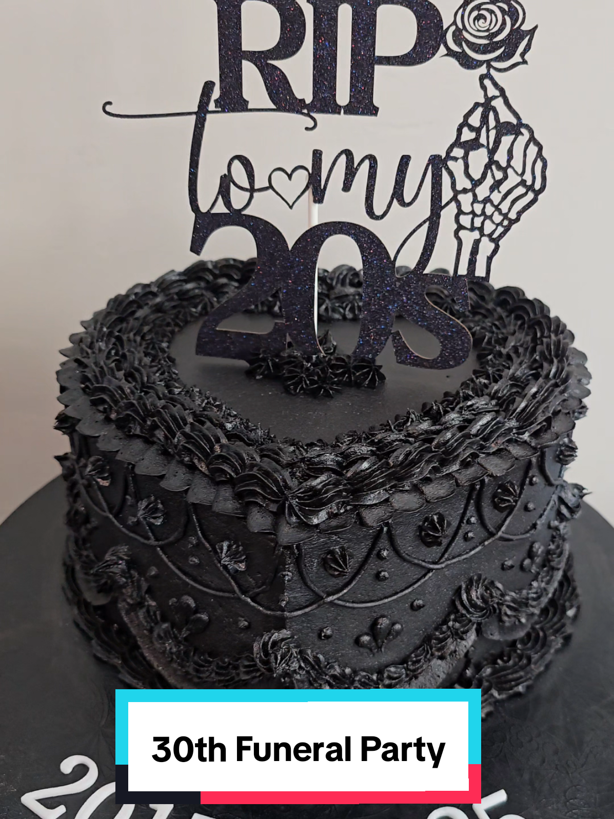 the black heart cake was so good 🖤 A funeral party to mourn the 20s of our dearest swiftie @♡ krissy ♡  #themeparty #riptomy20s #deathtomy20s #funeralparty #partytheme #birthdaytheme #partyideas #30thbirthday #30thbirthdayparty