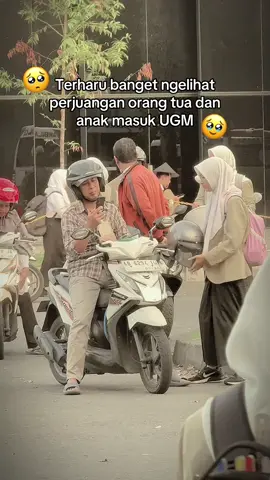 pasti kalian bangga banget, selamat dan semangat terus ya Gamada  
