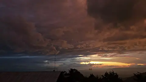 El mundo no necesita del ser humano 🥲 #contaminacion  #planeta  #atardecer