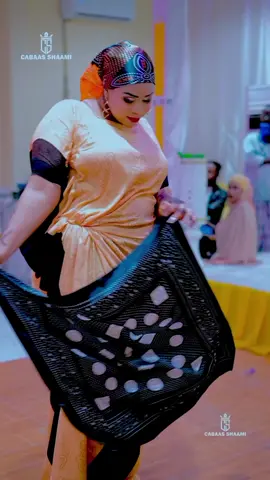 MUGDI MAAN KU JIRAA HEE MA SUULA AHAYEE#cabaasshaami@Maryan abuu  #flypシ #somalitiktok #fortnite #foryoupage❤️❤️ 