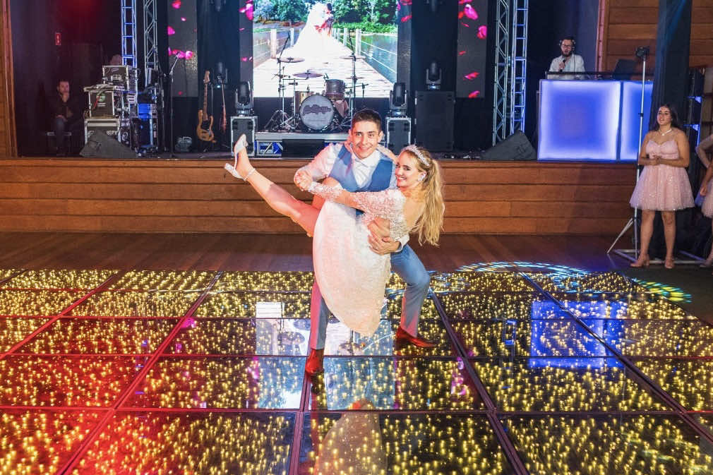 Dança dos Noivos - Abertura de Pista Casamento 🤍 . . Mto ensaio com mta dedicação e o resultado foi um sonho realizado 😍 . . Coreografia: @ba.augusta  . . #dançadosnoivos #dançacasamento #noivosdançando #noivosaberturadepista #aberturadepistacasamento #noivosnapista #noivosdançarinos #aberturadepista #aberturadepistadedança #noivos #iwannadancewithsomebody #withneyhouston #michaeljacksonforever #michaeljackson #billiejean #billiejeanmichaeljackson #justinbieber #babyjustinbieber #marron5 #sugarmarron5 #sugar #espaçometamorfosedance