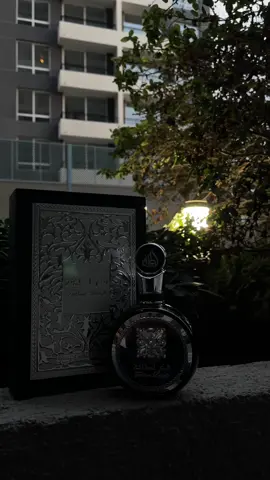 Lattafa - Fakhar Black 🍏 🪵✨ ¡Encuentranos En Instagram Como @aromarketcl!  #fakharblacklattafa #perfumetiktok #perfumesmasculinos #lattafa #paratiiiiiiiiiiiiiiiiiiiiiiiiiiiiiii #lattafaperfume #perfumesarabes #fyp #perfumesarabesoriginales #perfumesoriginales #fyppppppppppppppppppppppp 