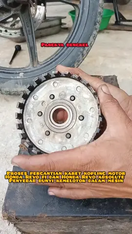 cara ganti karet kopling motor honda Revo fi dan Honda Revo absolute penyebab bunyi suara kemelotok di dalam mesin #tips #tutorial #bengkelmotor #vidioviraltiktok_fyp_tiktok #fyppppppppppppppppppppppp #caragantikaretkoplingrevo 