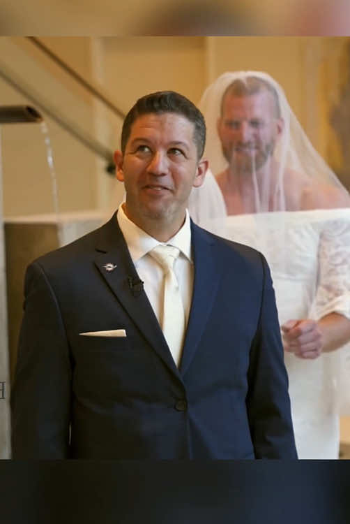 Best man wears wedding Dress at wedding to see Groom’s Reaction 🤣🤣🤣#tatcha #tiktok #foryou #surprise #reaction #funny #wedding #usa #usa🇺🇸 #foryou 