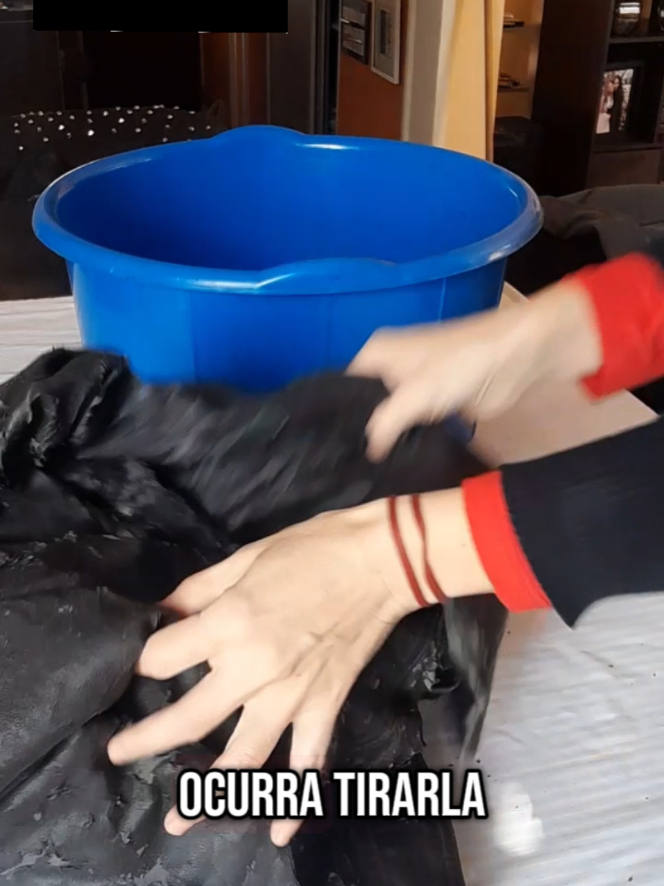 ASI SE PELA UNA CAMPERA DE ECOCUERO COMPLETA . cuando la campera está pelando se completa directamente va al agua . #victoria__cesar#tutorial #camperas#ecocuero #tutoriales .