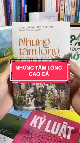 Những Tấm Lòng Cao Cả – Bài Học Về Nhân Cách Ai Cũng Nên Đọc Một Lần Trong Đời! Một cuốn sách không chỉ dành cho thiếu nhi, mà còn khiến người lớn phải lặng người suy ngẫm. “Những Tấm Lòng Cao Cả” là cuốn nhật ký cảm động của một cậu bé người Ý – kể về những câu chuyện đời thường nhưng sâu sắc, nơi lòng tốt, sự hy sinh và tình thầy trò, bạn bè tỏa sáng giữa cuộc sống giản dị. Mỗi trang sách là một bài học đạo đức, khơi dậy lòng nhân ái và tinh thần sống đẹp. Cha mẹ nào cũng nên để con mình đọc. Người lớn nào cũng nên đọc lại để tìm về điều tử tế nhất trong tim mình. Mua ngay “Những Tấm Lòng Cao Cả” để nuôi dưỡng tâm hồn – vì một thế giới cần nhiều yêu thương hơn!#tiemsachbinhyen #sach #sachhay #BookTok #reading #nhungtamlongcaoca 
