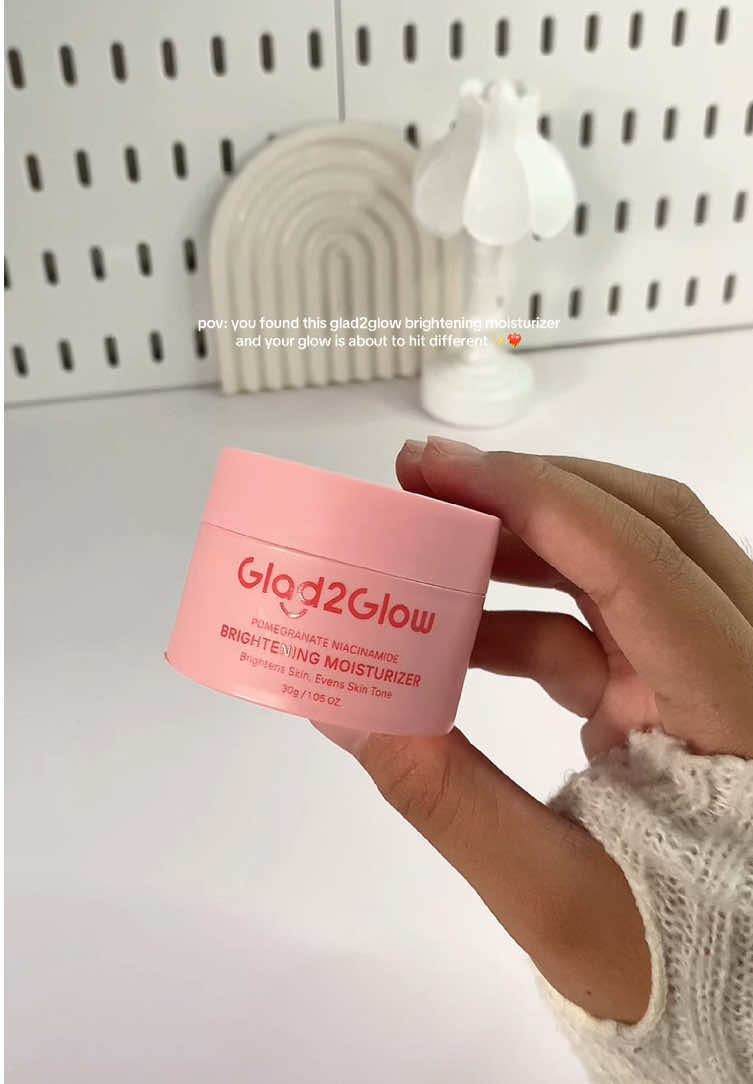 Glow. Hydrate. Repeat. 🩷 @Glad2Glow.ph #glad2glow #glad2glowmoisturizer #g2gph #g2gbrightmoist #moisturizerviral #fordullskin #effectivemoisturizer #skincare #fyp 