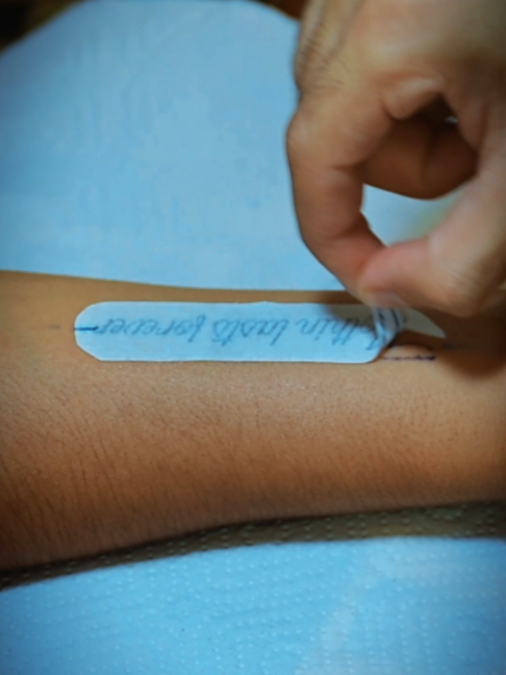 lettering tattoo antebrazo 🩵💙✨️ #DJI #elsalvador🇸🇻 #tattoo #tattoos #cinematic 
