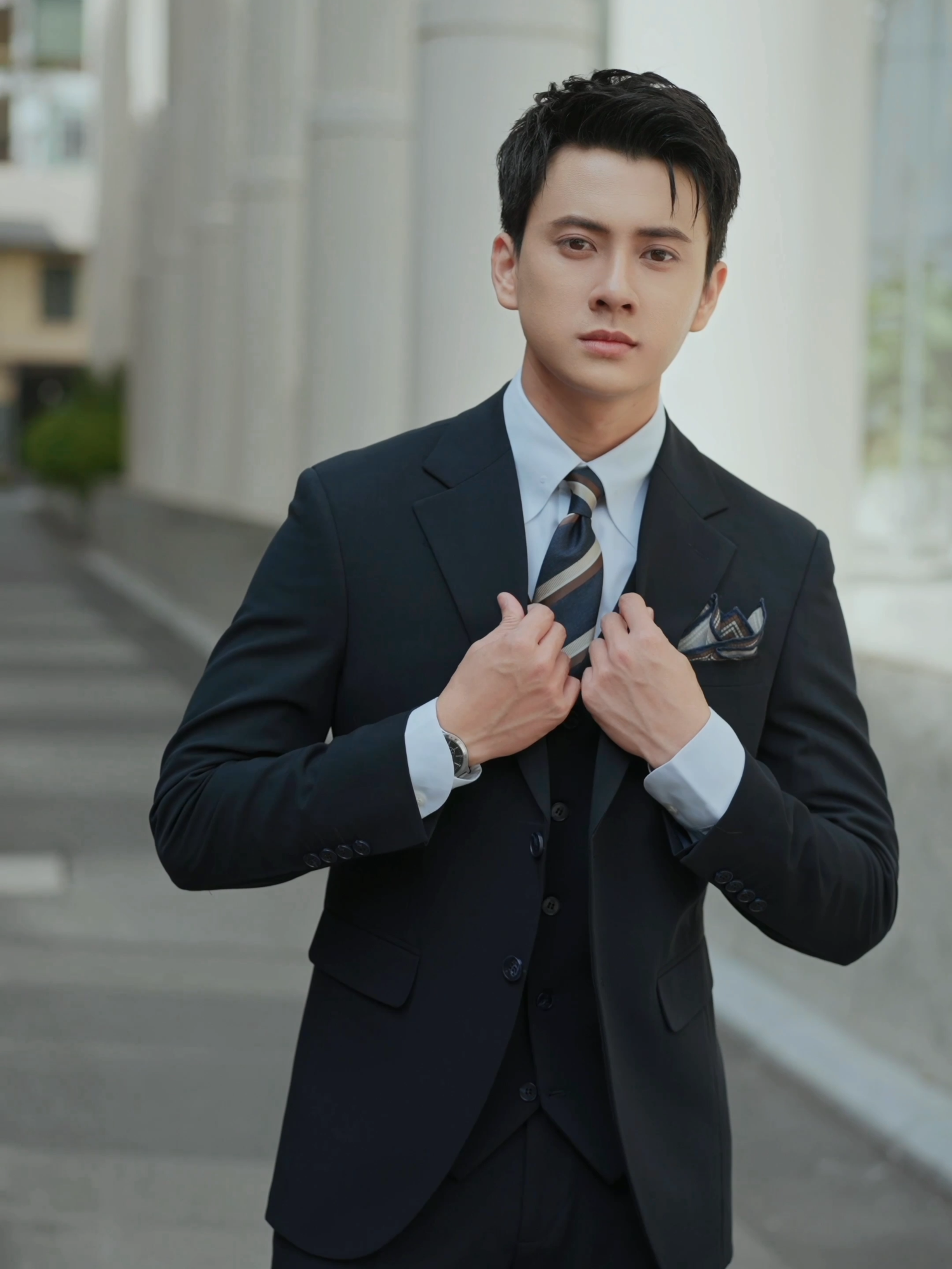 Navy chất liệu mới cho các chú rể của Remizio!#remizio376caugiay #220hovanhue #Vestcongso #vestcuoi