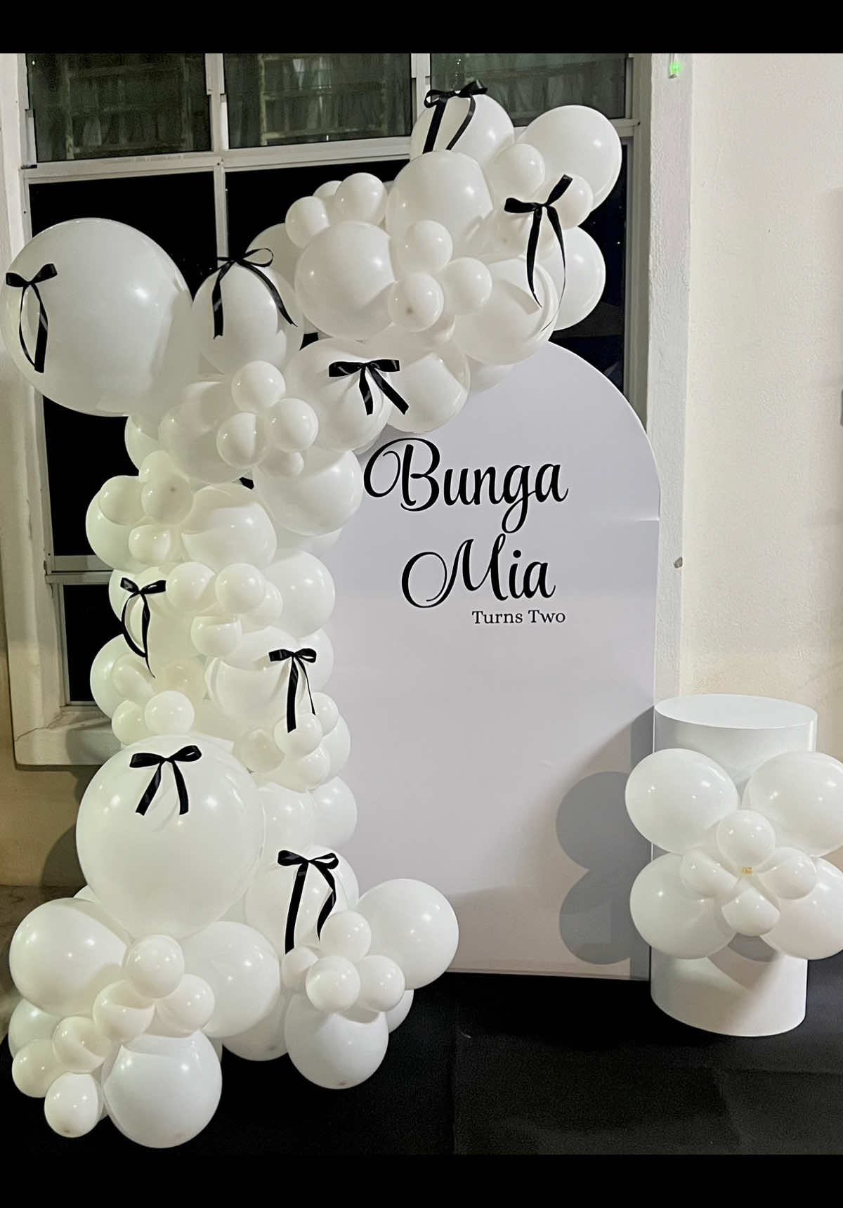 White & Black Ribbon Theme🤍  #decobirthday #welcomeboardmelaka #decobirthday #surprisemelaka #birthdaypartymelaka #roomdecomelakamurah #fyp #decobelonmelaka #melakasurprisedelivery 